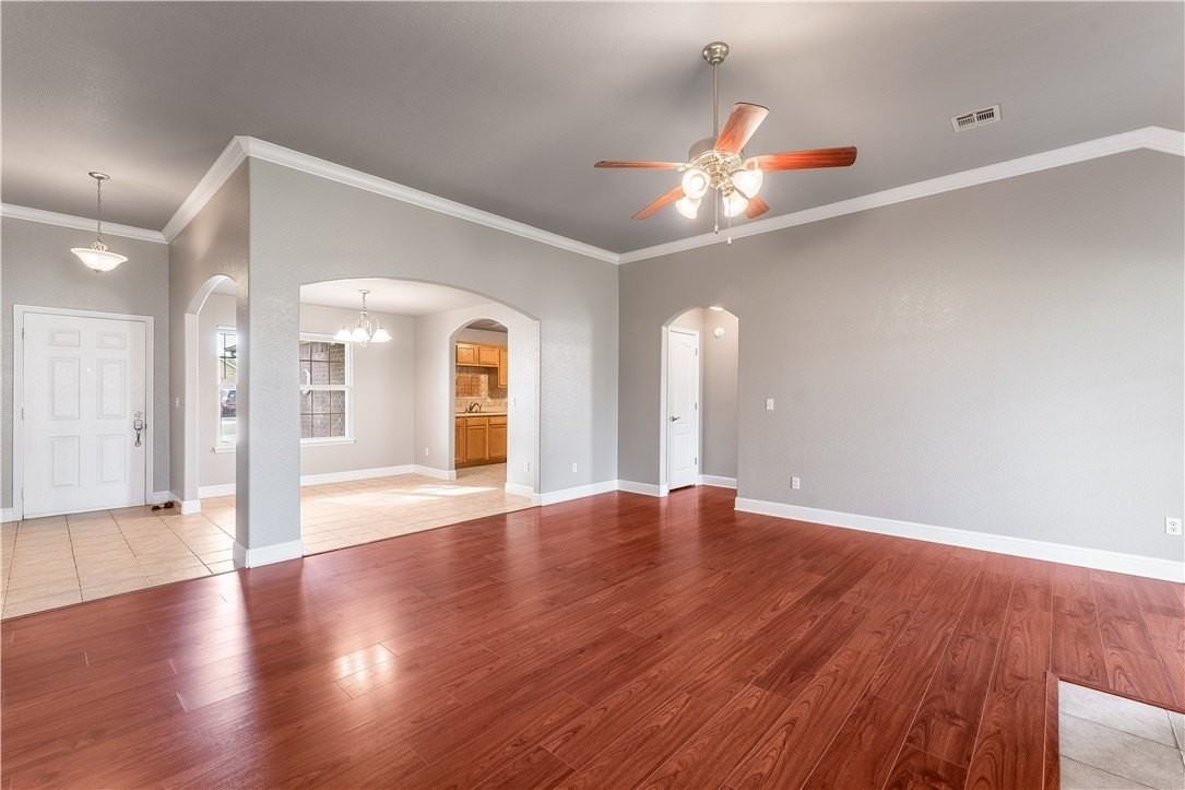 521 Red Bud St - Photo 3 of 19