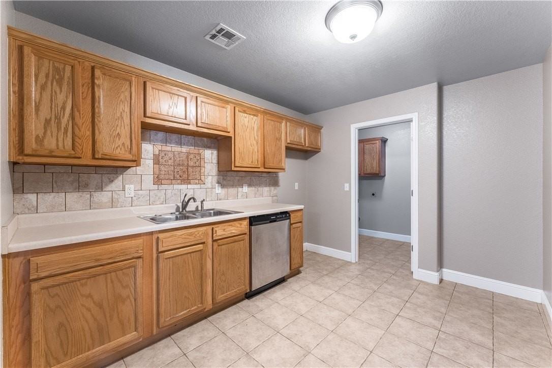 521 Red Bud St - Photo 4 of 19