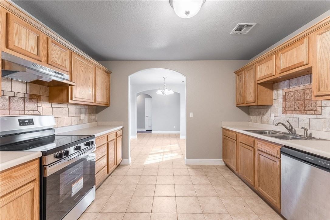 521 Red Bud St - Photo 7 of 19