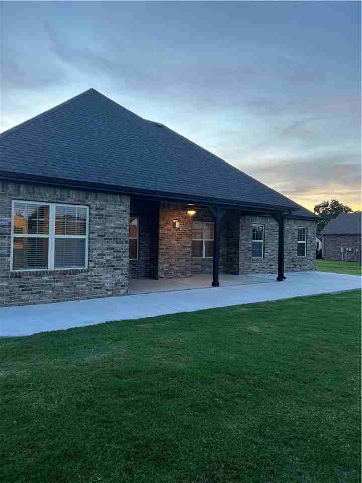 18061 Astor Dr - Photo 2 of 25