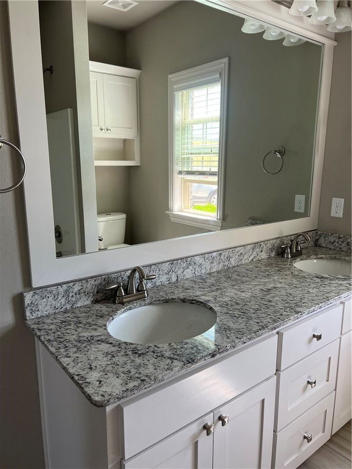 18061 Astor Dr - Photo 4 of 25