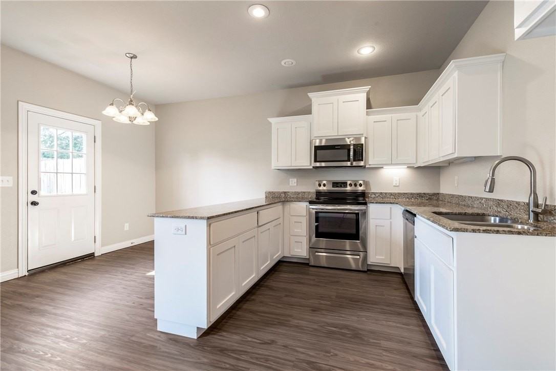 844 Baker St Nw - Photo 2 of 17