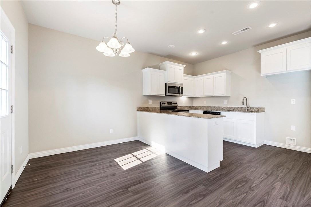 844 Baker St Nw - Photo 3 of 17