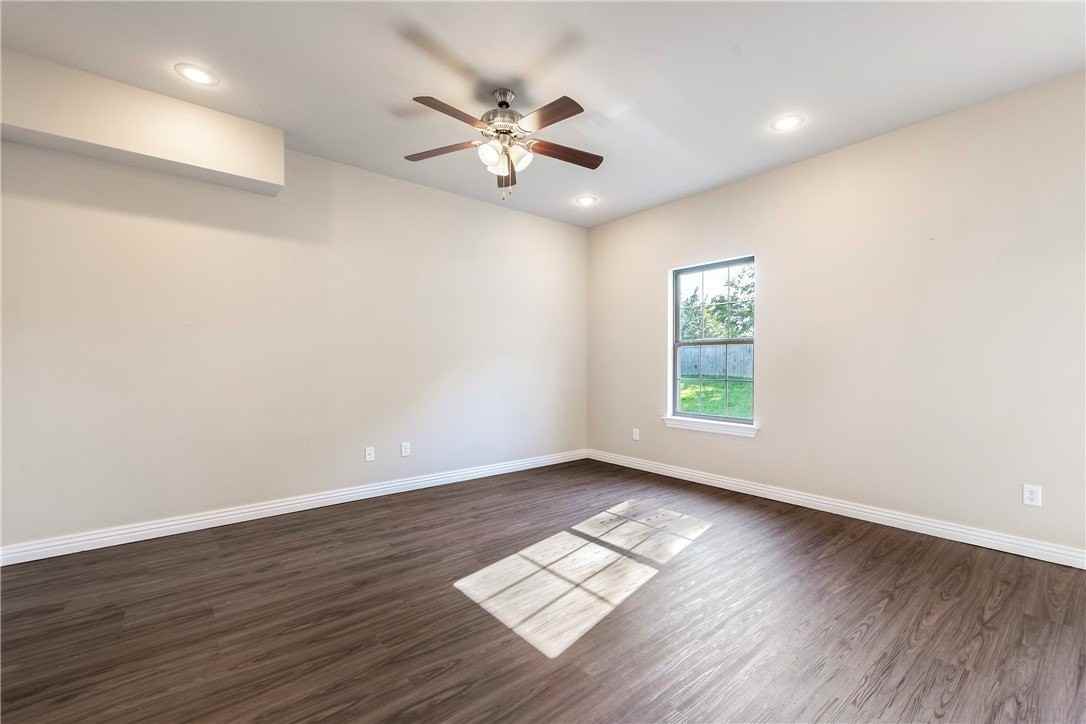 844 Baker St Nw - Photo 5 of 17