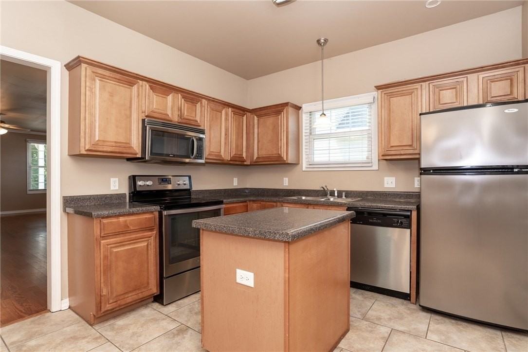 3538 W Thames Dr - Photo 3 of 17