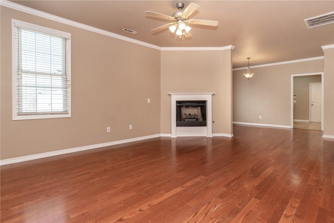 3538 W Thames Dr - Photo 4 of 17