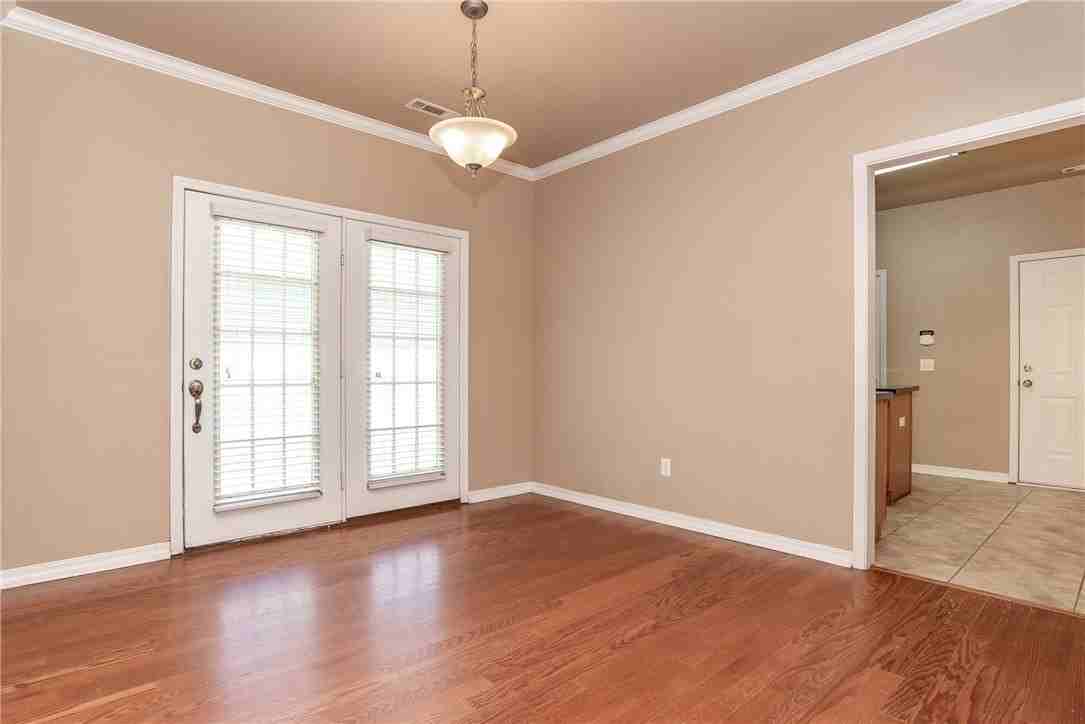 3538 W Thames Dr - Photo 5 of 17