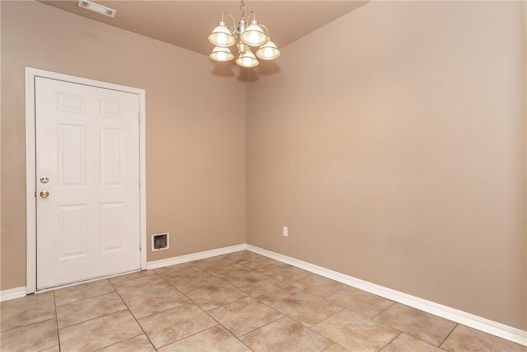 3538 W Thames Dr - Photo 6 of 17