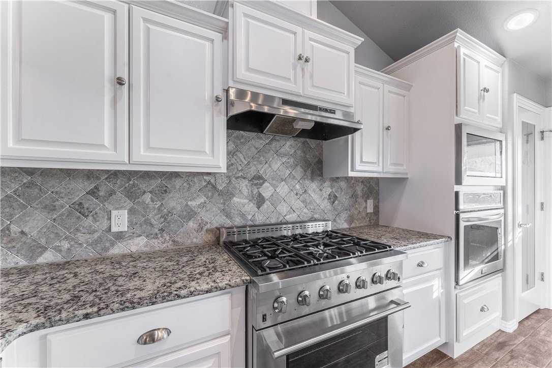 210 Adams St - Photo 7 of 20