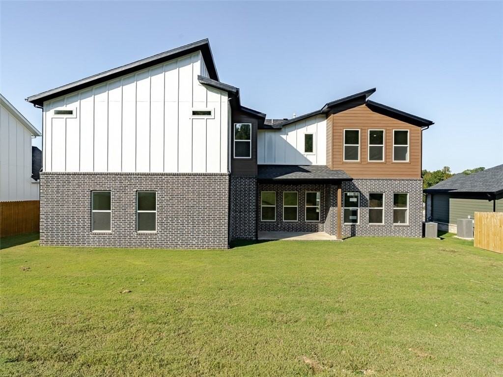 1317 Bunker Dr - Photo 4 of 22