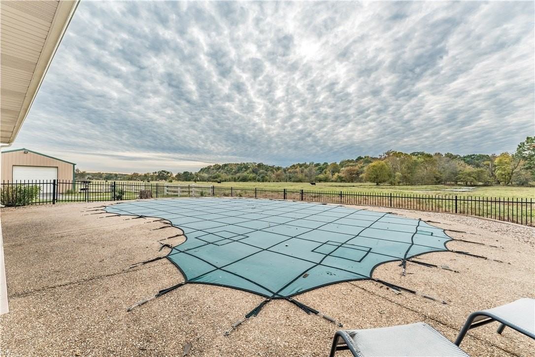 599 S Main St - Photo 3 of 29