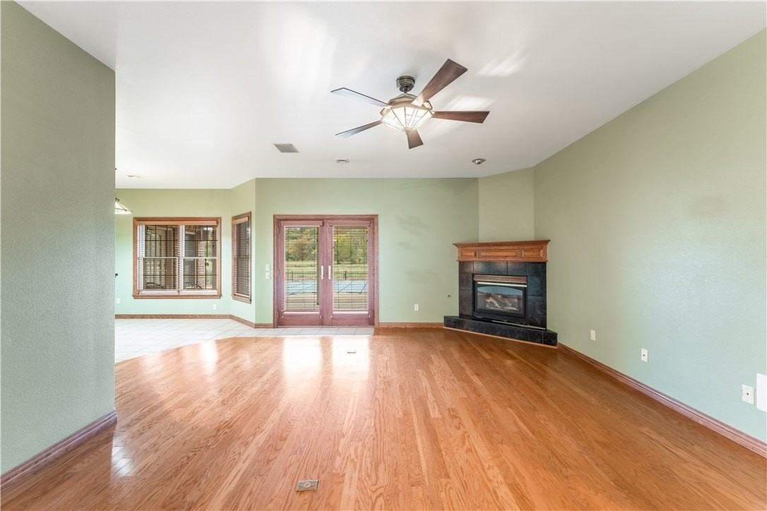 599 S Main St - Photo 7 of 29