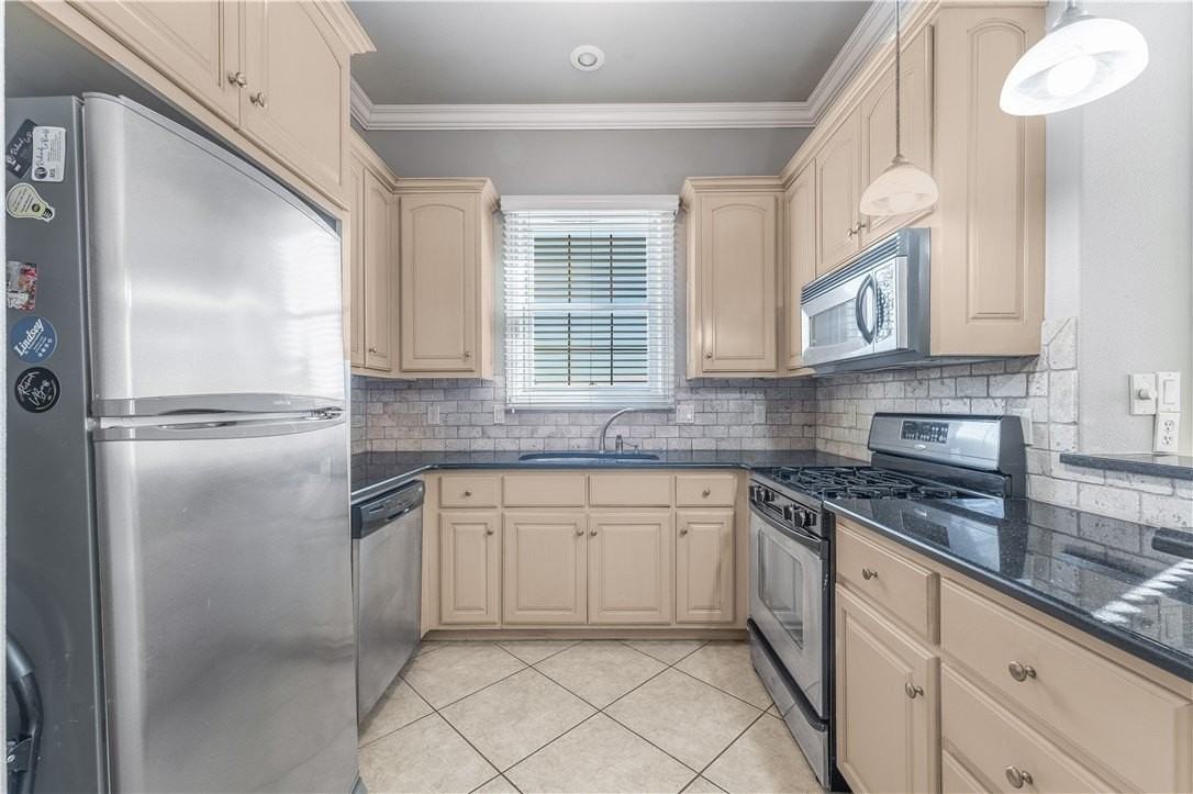 2612 S Everest Ave - Photo 2 of 19