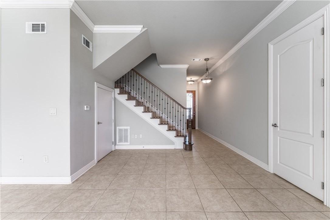 2612 S Everest Ave - Photo 7 of 19