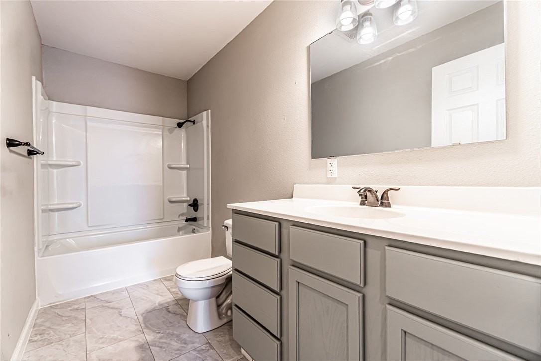 1014 N Hico St Unit B #B - Photo 3 of 9