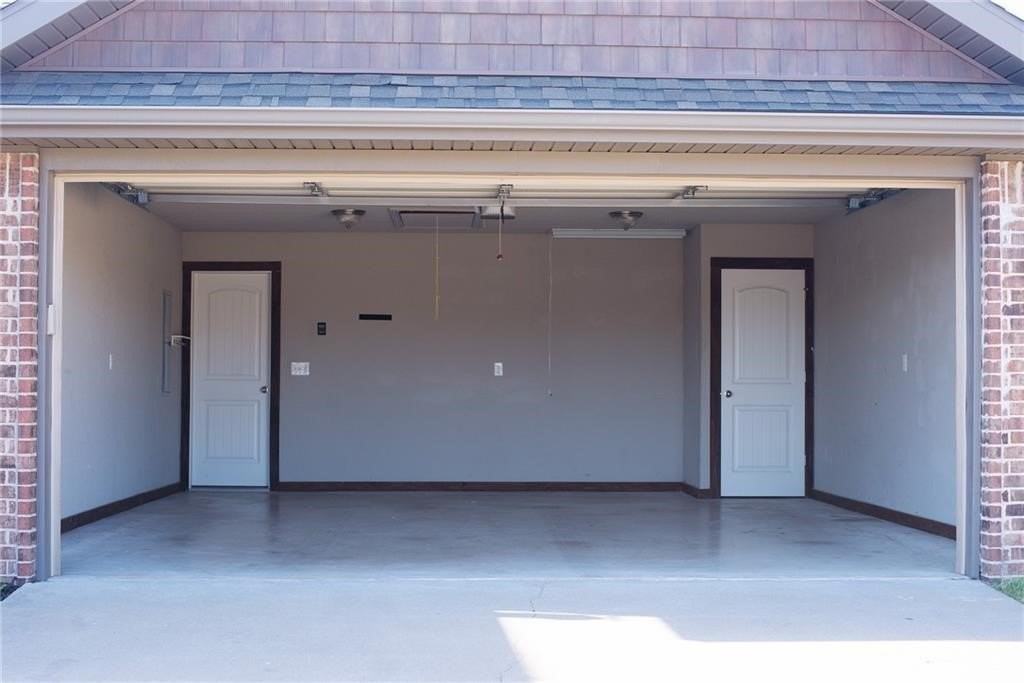 900 Sw Crownview St - Photo 2 of 19