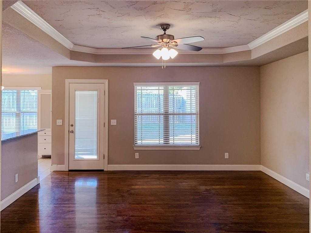 900 Sw Crownview St - Photo 3 of 19