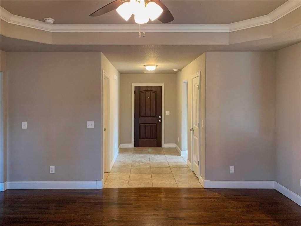 900 Sw Crownview St - Photo 4 of 19