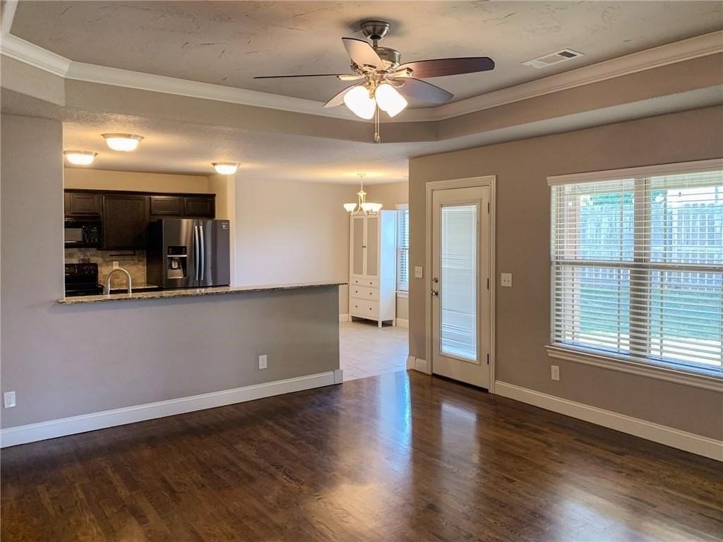 900 Sw Crownview St - Photo 5 of 19