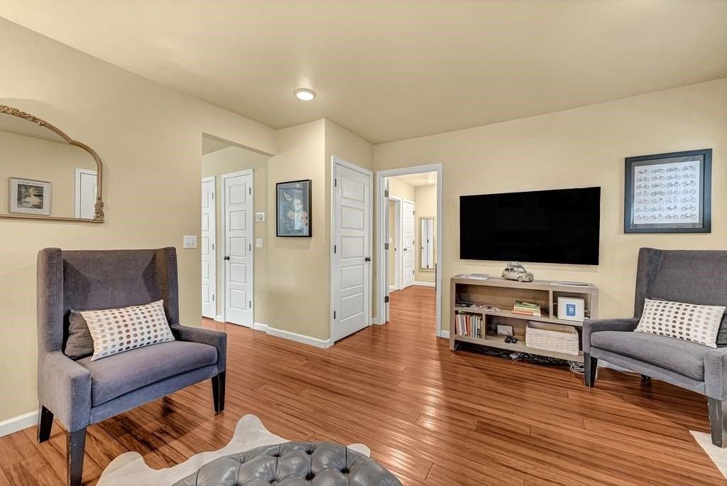 983 N Main St - Photo 4 of 26