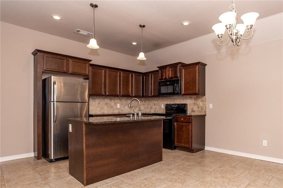 3106 Sw Hillstone Ave - Photo 4 of 14