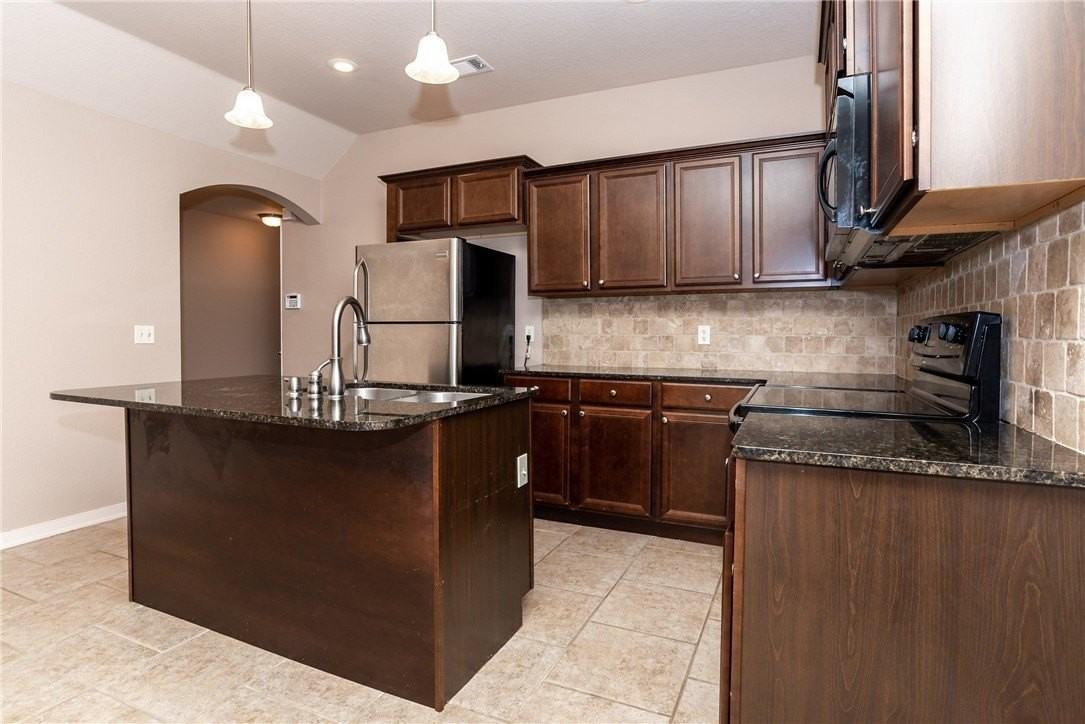 3106 Sw Hillstone Ave - Photo 6 of 14