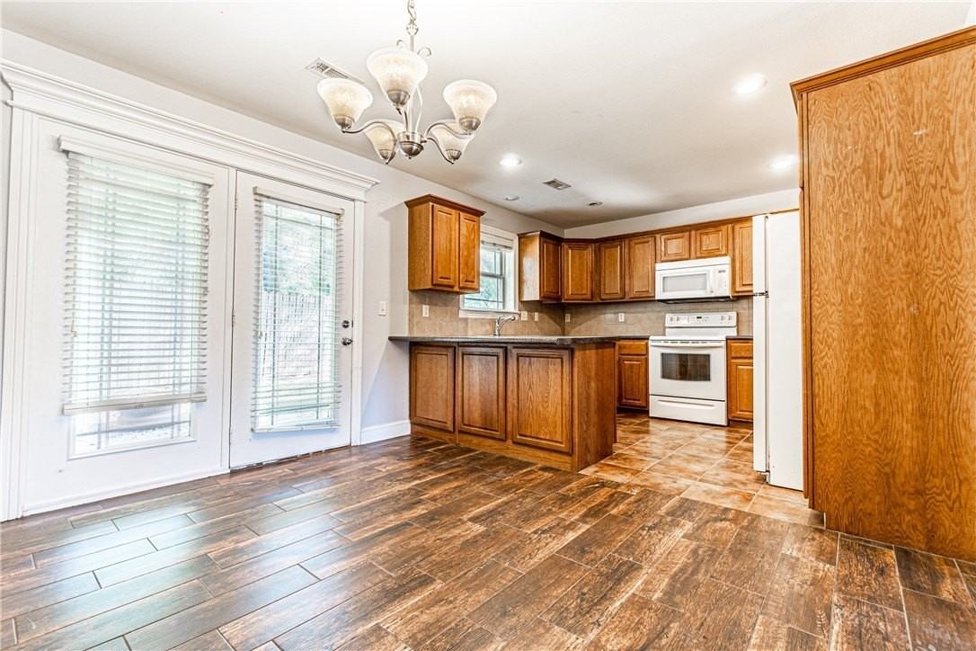 802 Baker St Nw - Photo 2 of 18