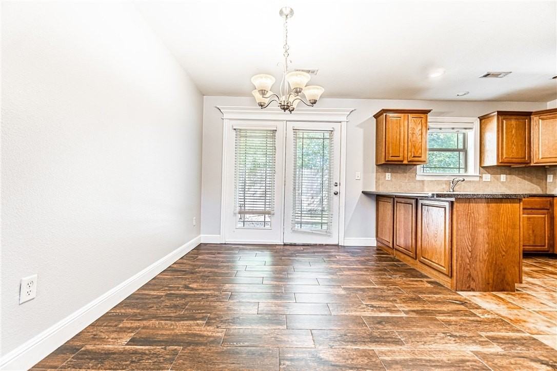 802 Baker St Nw - Photo 3 of 18