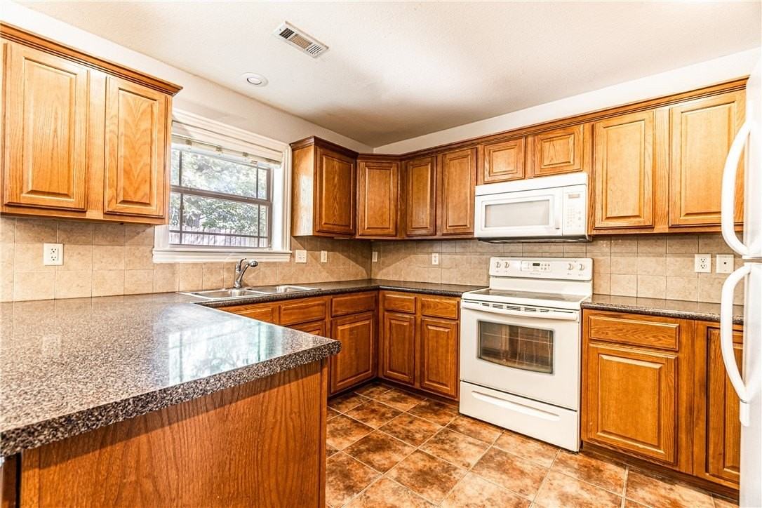 802 Baker St Nw - Photo 4 of 18