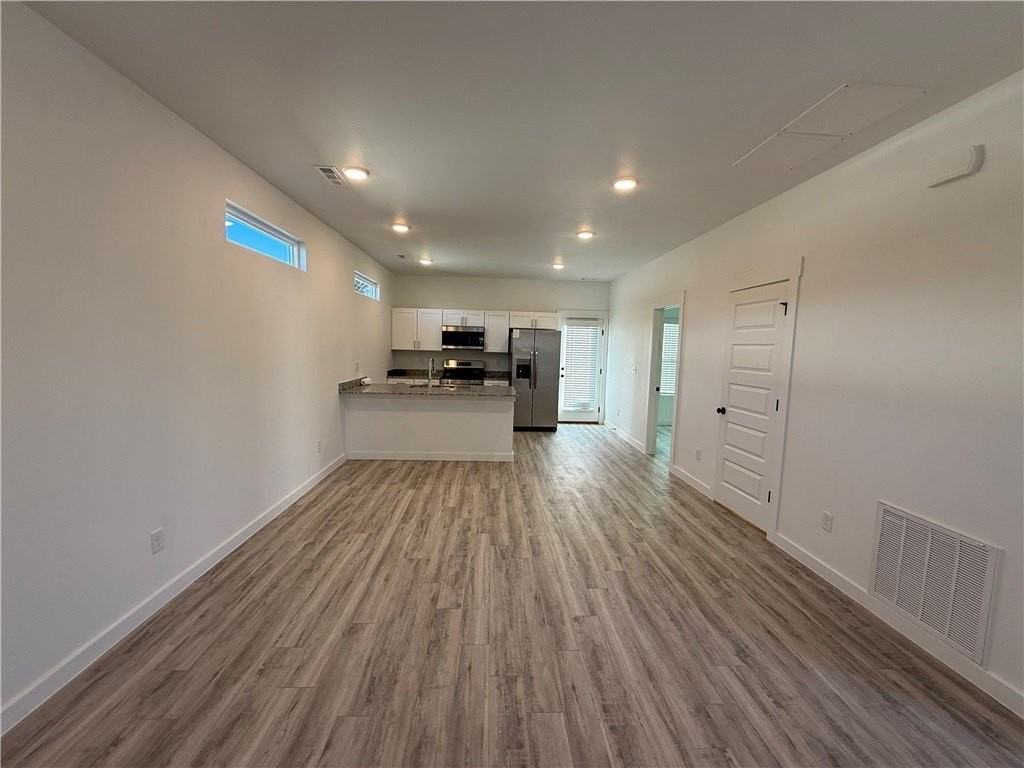 1051 States Ave - Photo 5 of 22