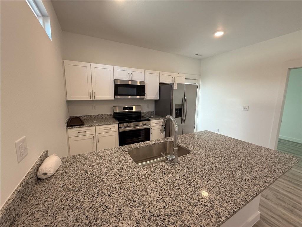 1051 States Ave - Photo 6 of 22