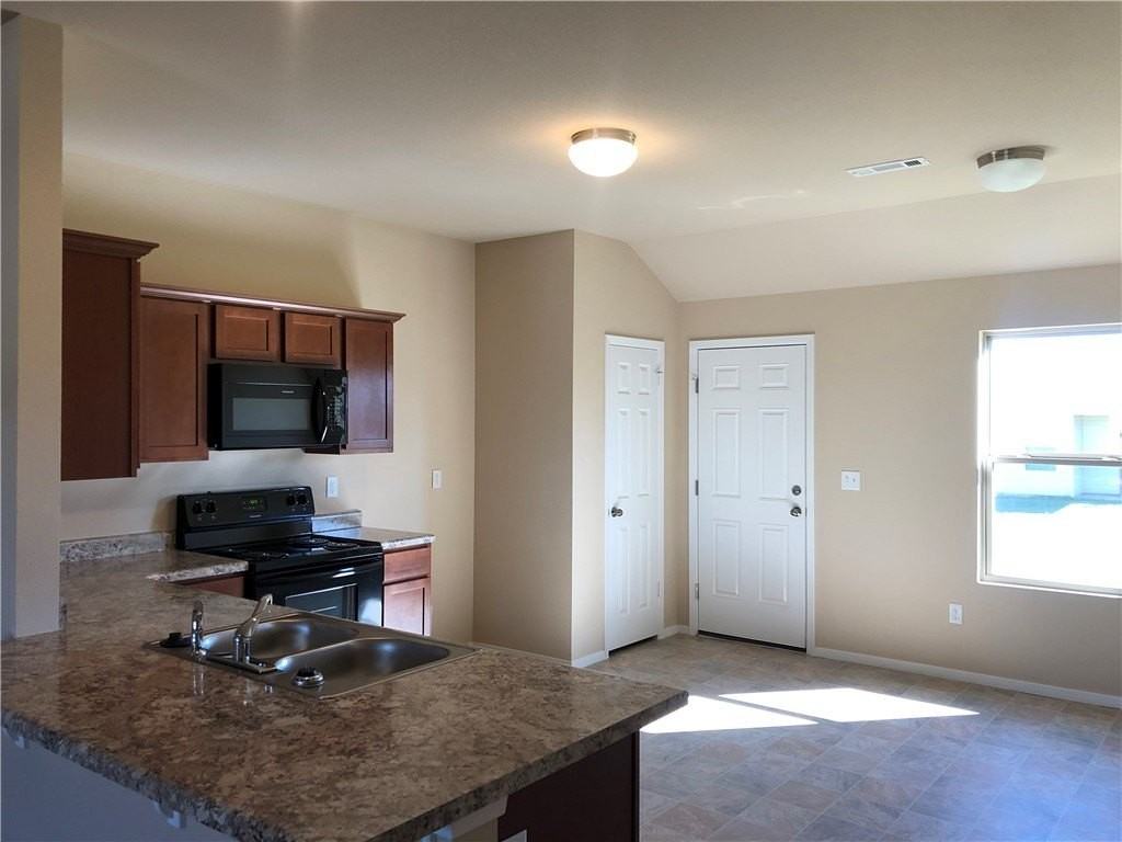 602 W Pittsfield - Photo 2 of 10