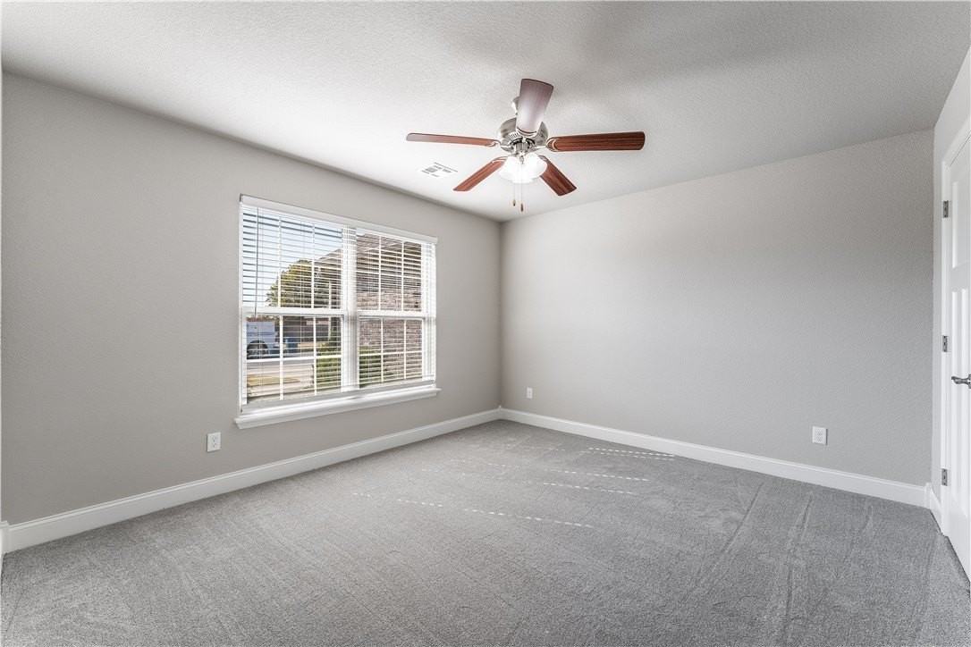 2220 Hunter Dr - Photo 2 of 14
