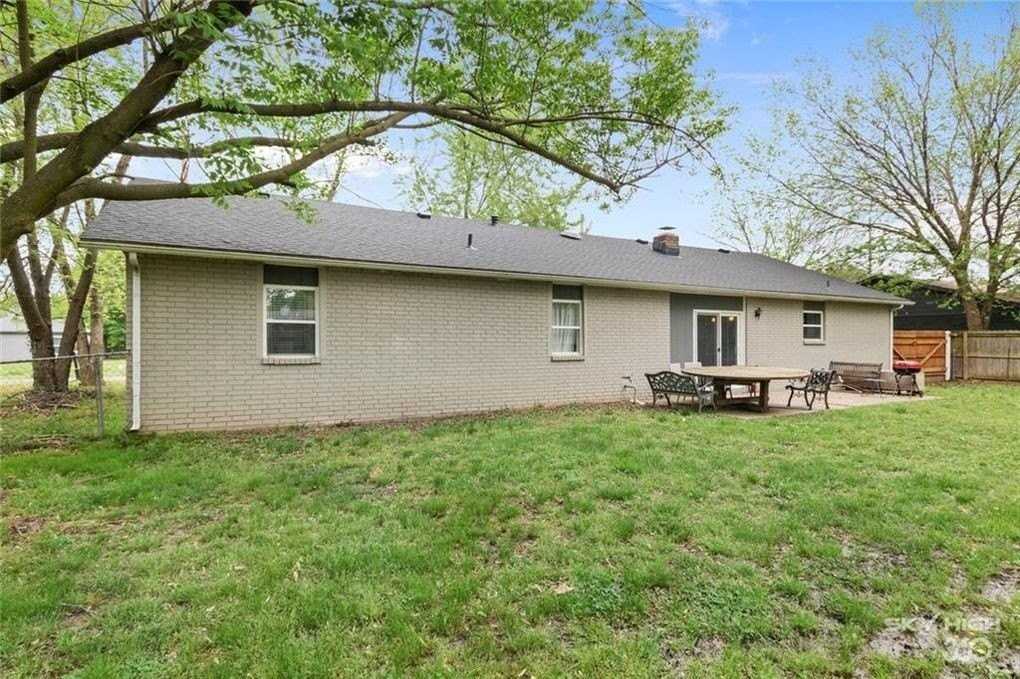 405 Sw 10th St - Photo 3 of 25