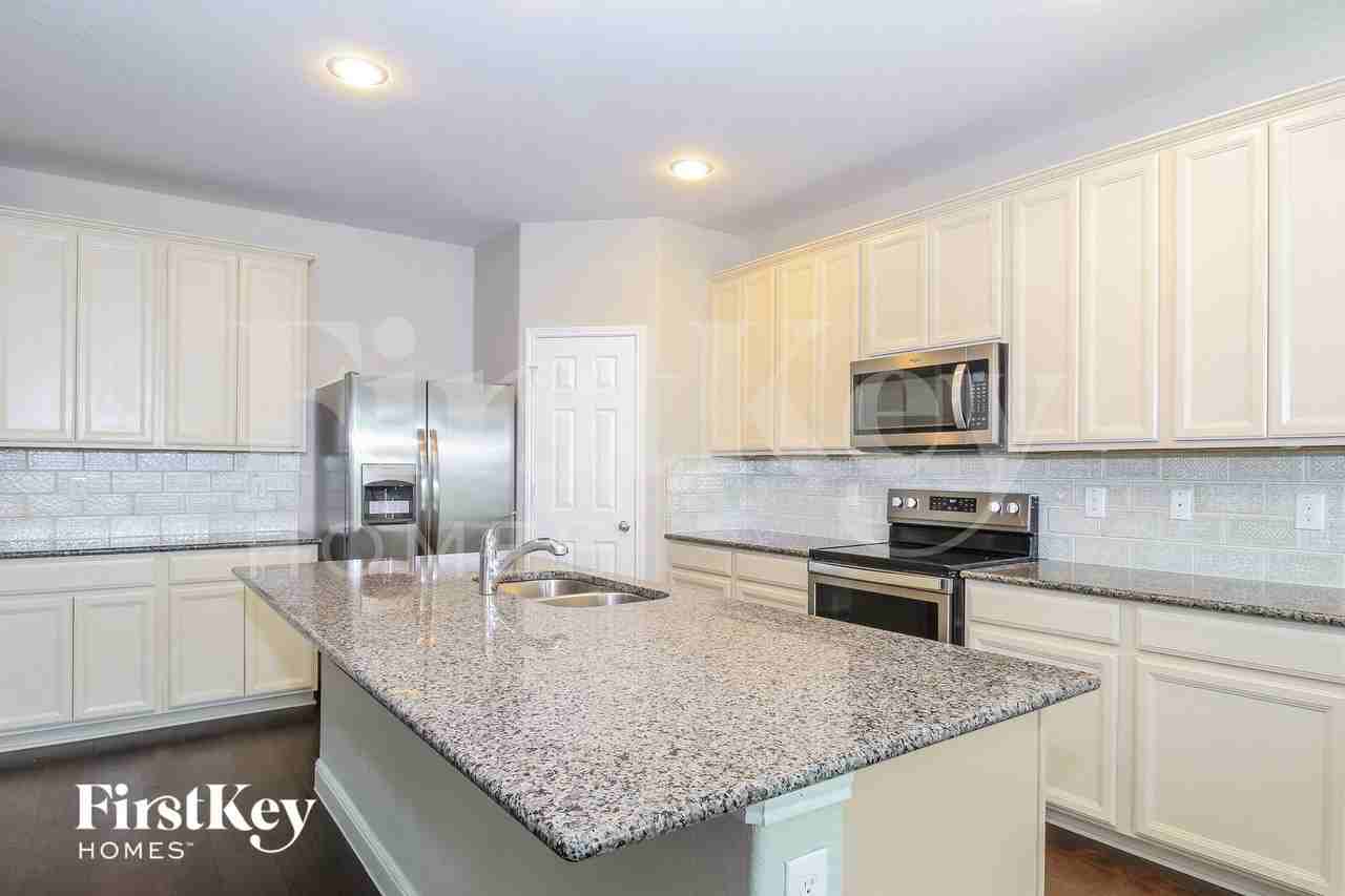 2320 Bernese Ln - Photo 5 of 16