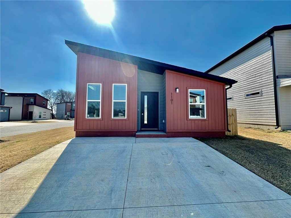 1101 States Ave - Photo 2 of 17