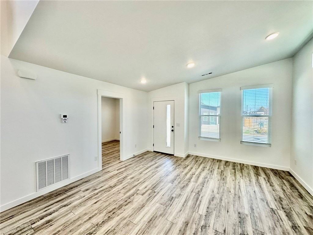 1101 States Ave - Photo 3 of 17