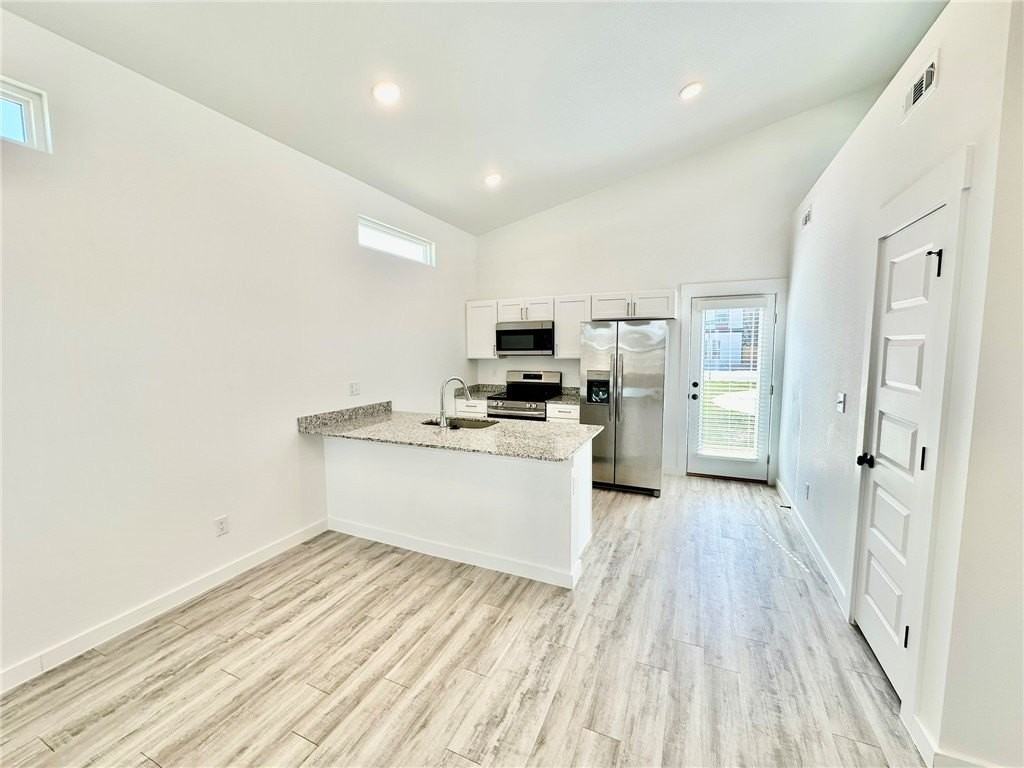 1101 States Ave - Photo 7 of 17