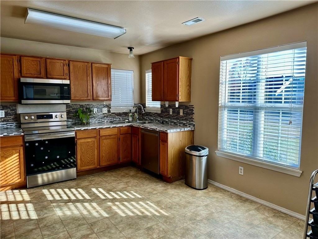 56 Cheryl Cir - Photo 3 of 11