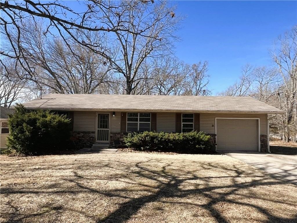 2 Lancaster Dr