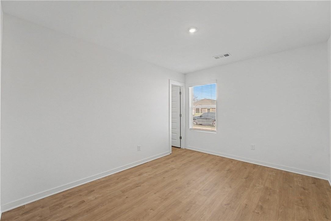 3021 Laredo Ln - Photo 3 of 22