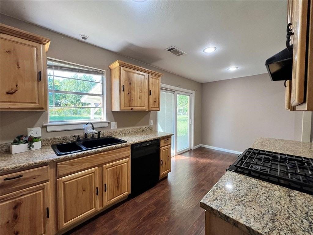 1502 White Rd - Photo 3 of 19