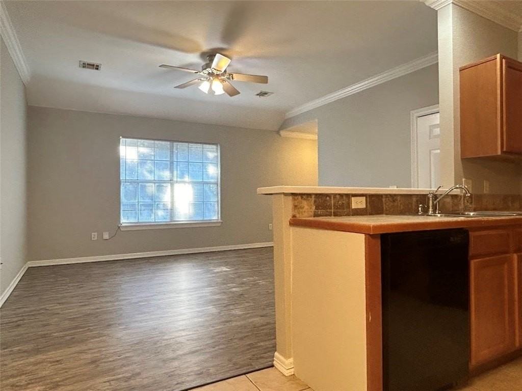 34 S Woodsprings Dr - Photo 3 of 14