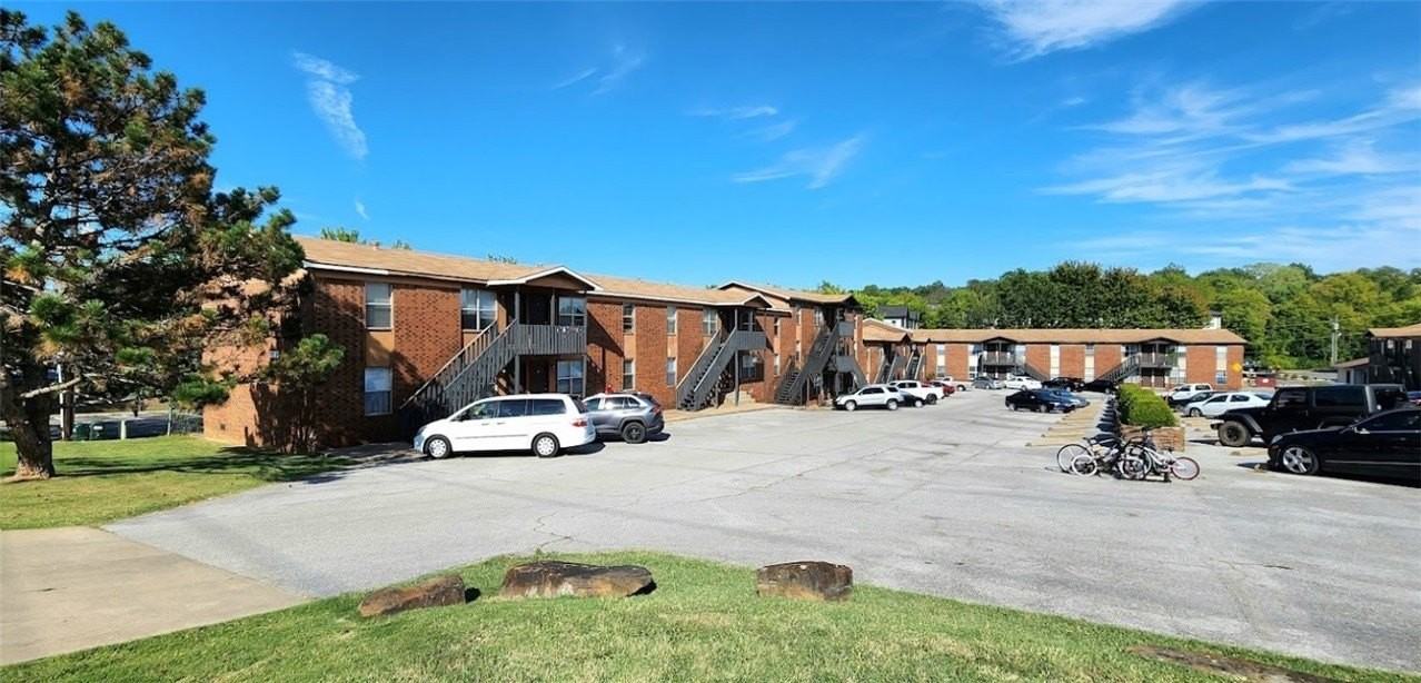 920 N Leverett Ave #701 - Photo 2 of 15