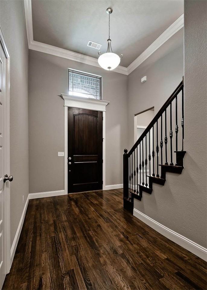 703 Se Fullerton St - Photo 2 of 25