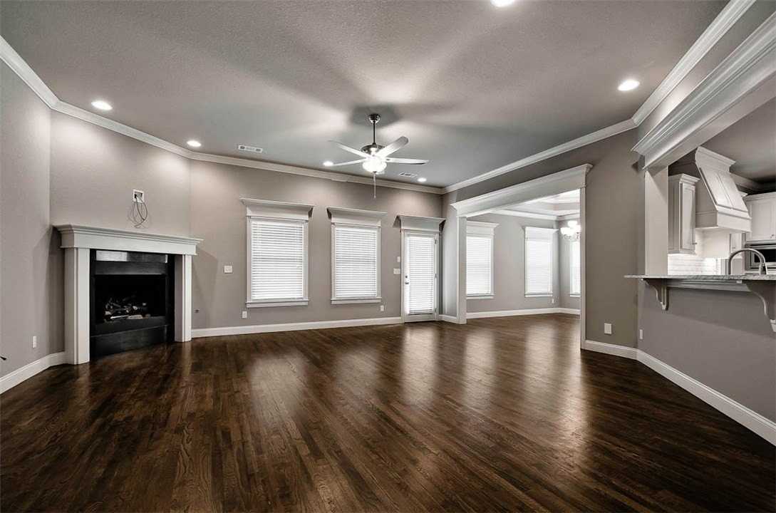 703 Se Fullerton St - Photo 3 of 25