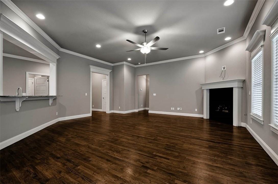 703 Se Fullerton St - Photo 4 of 25