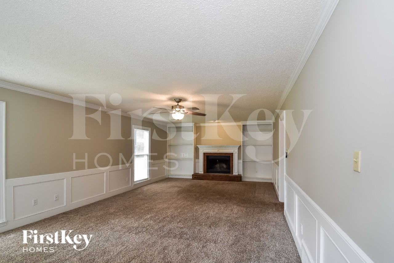 1465 Fox Trace Dr - Photo 2 of 16