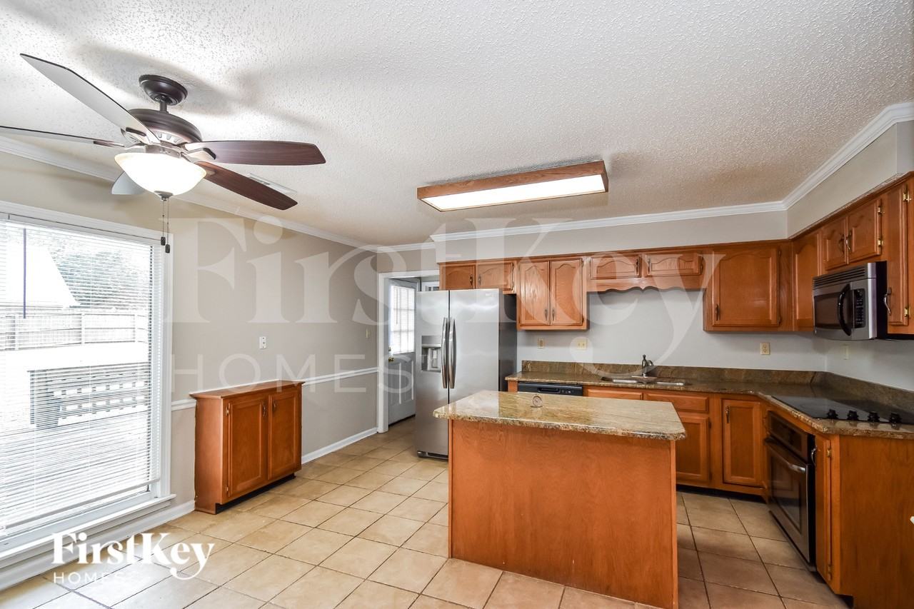 1465 Fox Trace Dr - Photo 5 of 16