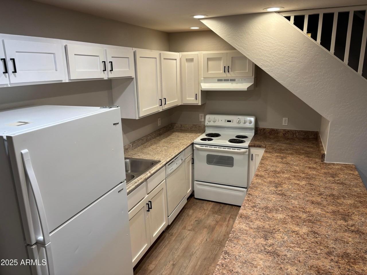 528 E Navajo Ave #3 - Photo 3 of 15